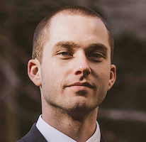 Profilo di Thomas Whitfield, analista di trading ed esperto del mercato delle criptovalute